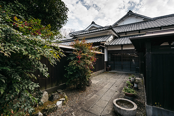 鏡田屋敷